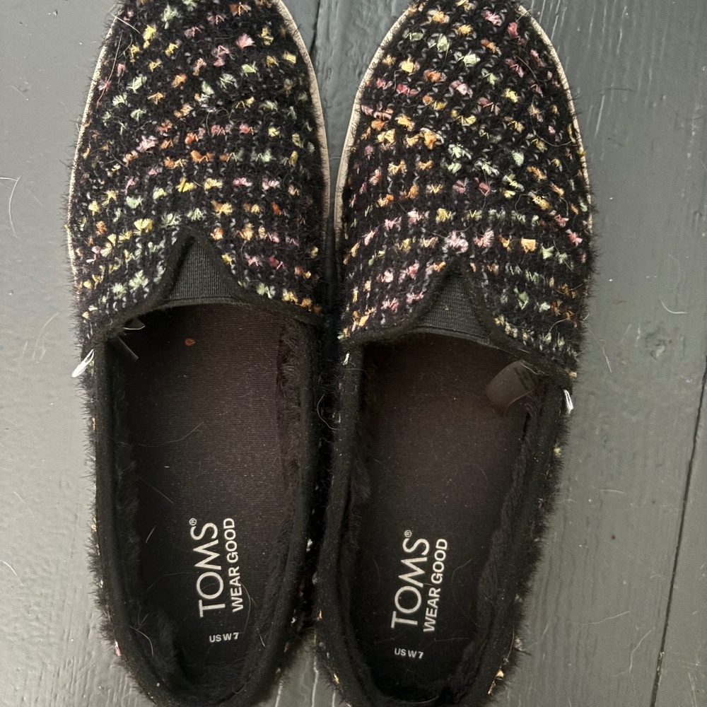 Size7 Tom’s slip on multi color tennis shoe